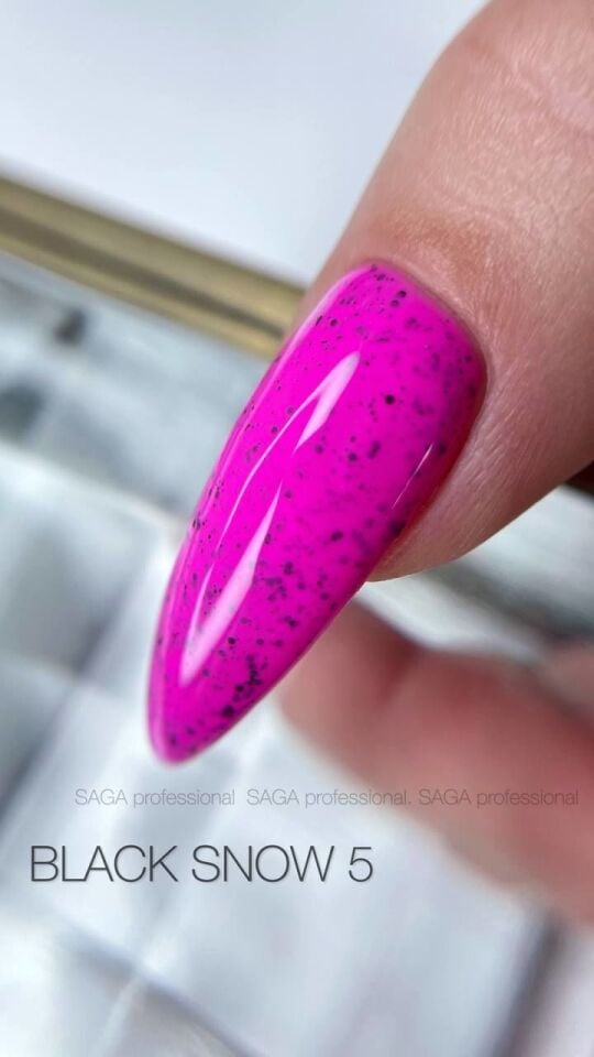 Saga Black Snow Kalıcı Oje 5 (9ml)